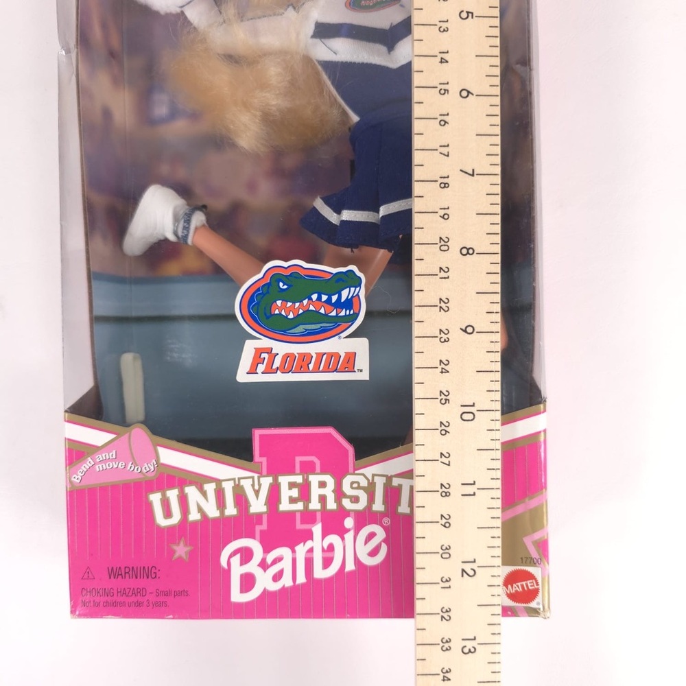 1996 VINTAGE BARBIE UNIVERSITY OF FLORIDA GATORS CHEERLEADER DOLL 17700 NIB - Picture 12 of 14